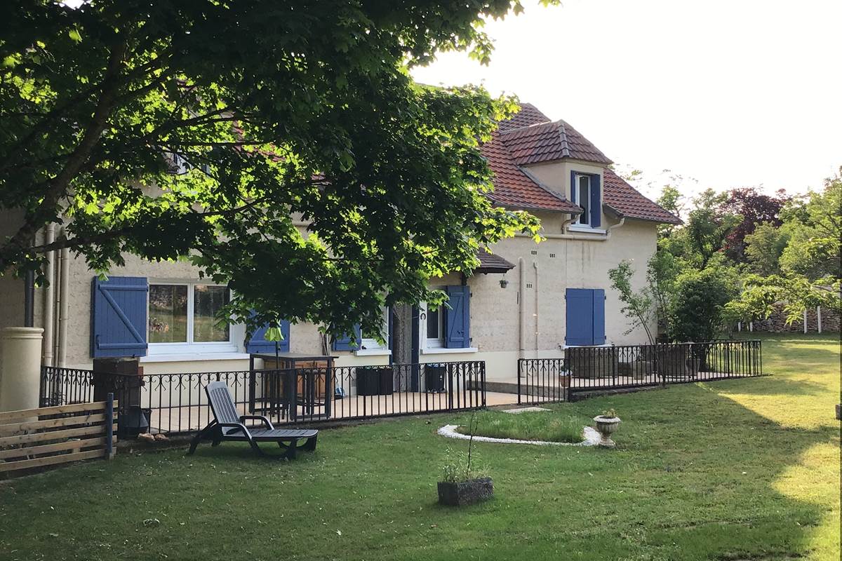 le parc coté potager ,poules ,la maison des tortues