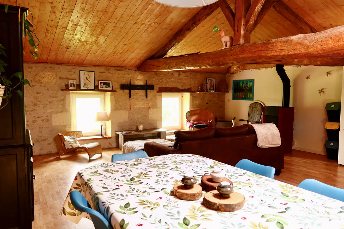 Salle à manger de La Maison dans la Glycine
