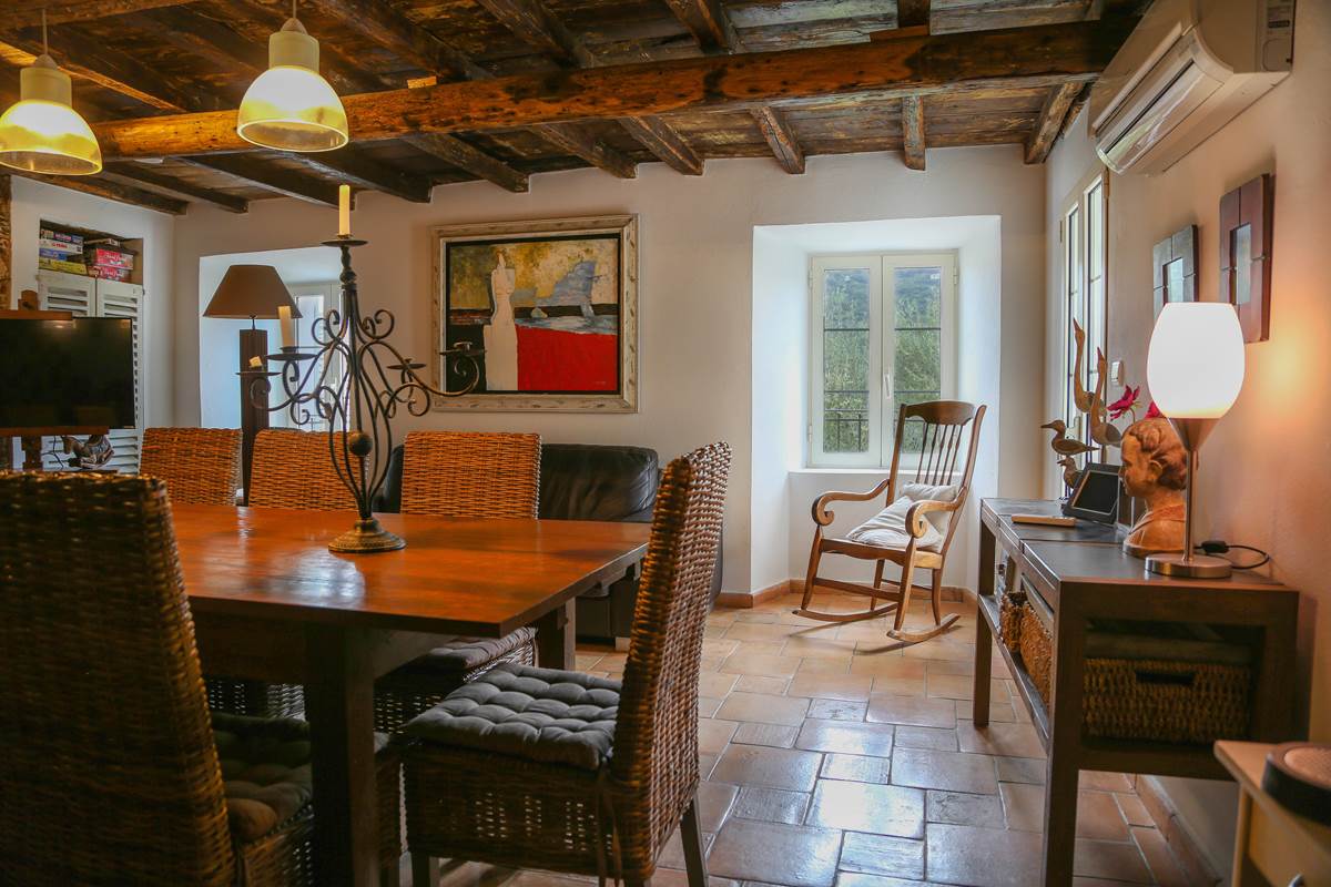 La salle à manger  de l'appartement.