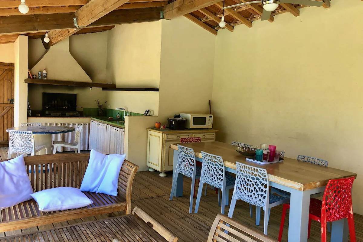 Serenity home_he´rault_table conviviale_jardin_he´rault