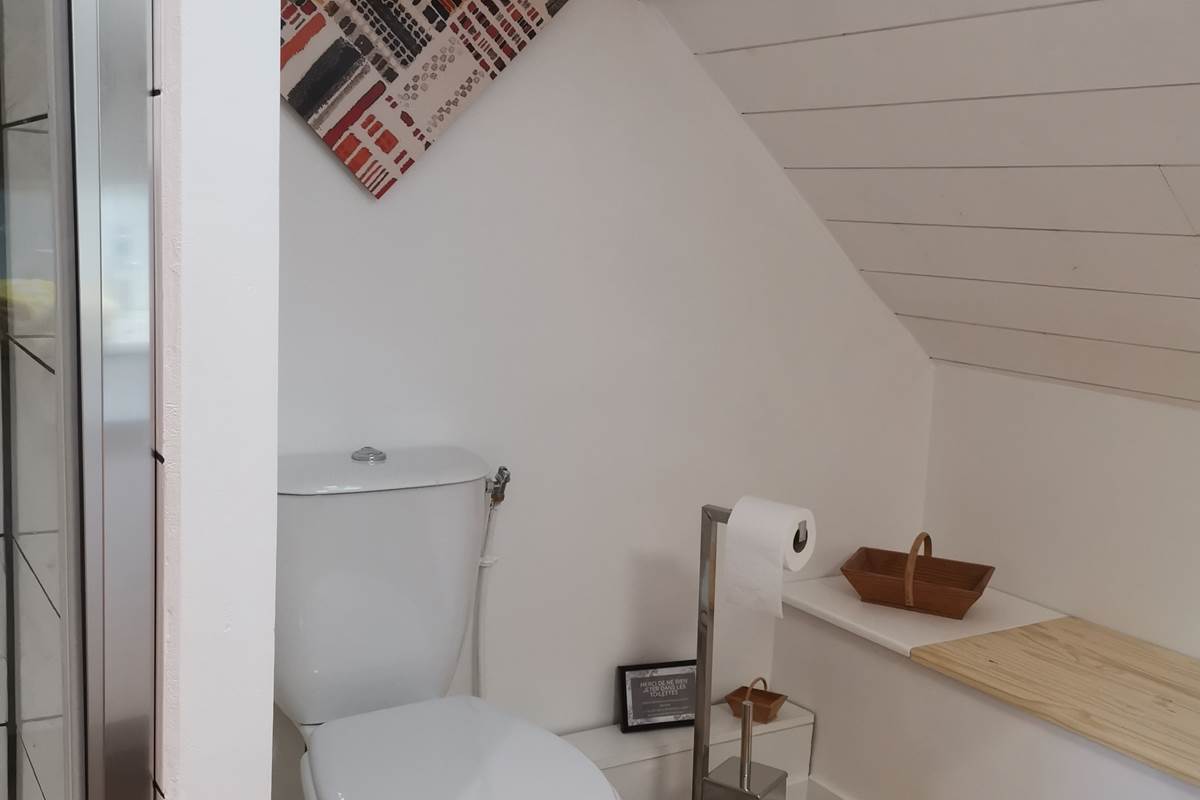 toilettes privées de la chambred'hôte Les 3 cèdres du Moulin de La Retardière à Orvault