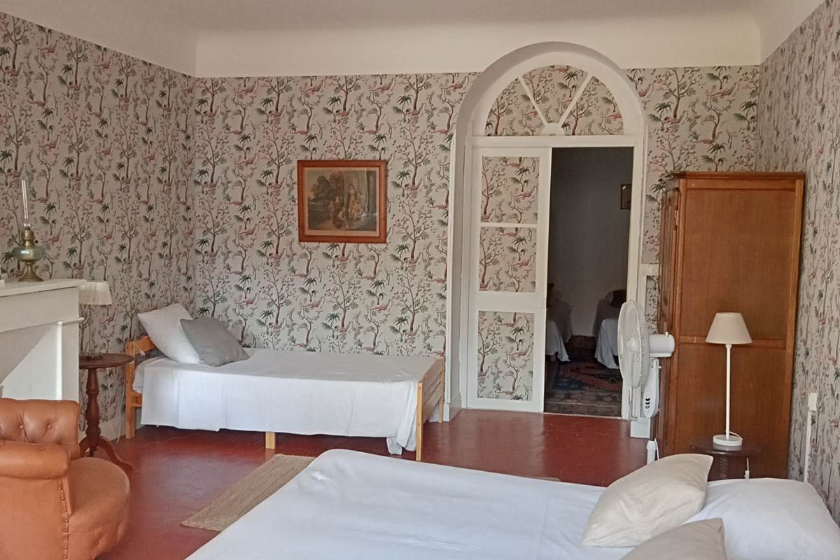 Le Mas Palegry chambres d'hôtes Perpignan - Chambre n°4, suite aux oiseaux. Lit queen size. A deux ou en famille. A 10 mn du péage Perpignan sud