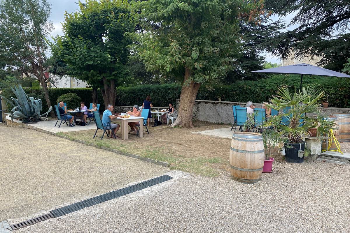 Service petit déjeuner-repas-extérieur