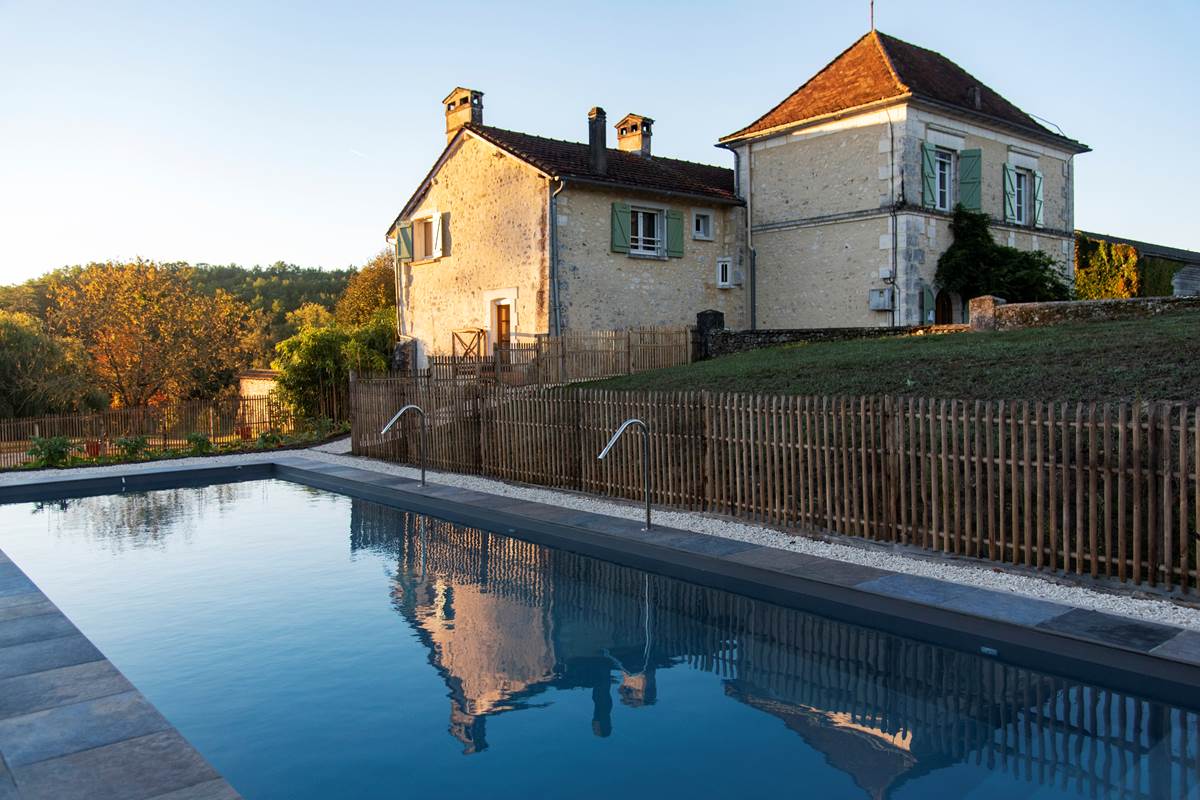 La Grande Maison et la piscine à ses pieds Photo (c) Michel Dartenset