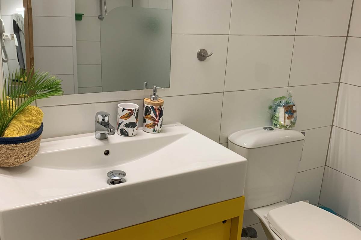 Salle de bain avec douche à l'italienne