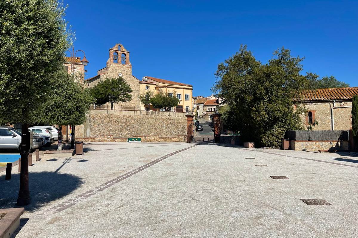 La Bastide du Cèdre-Place village