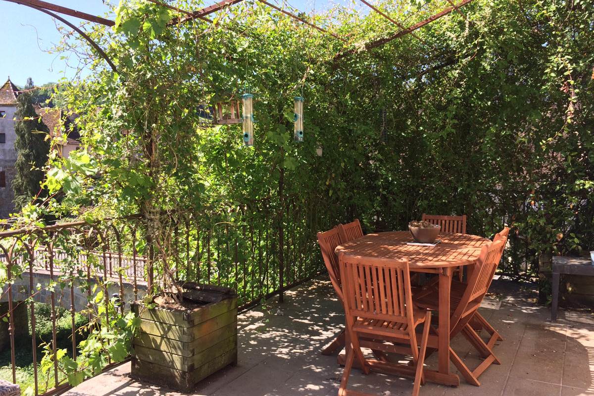 9_ Espace repas sur la terrasse