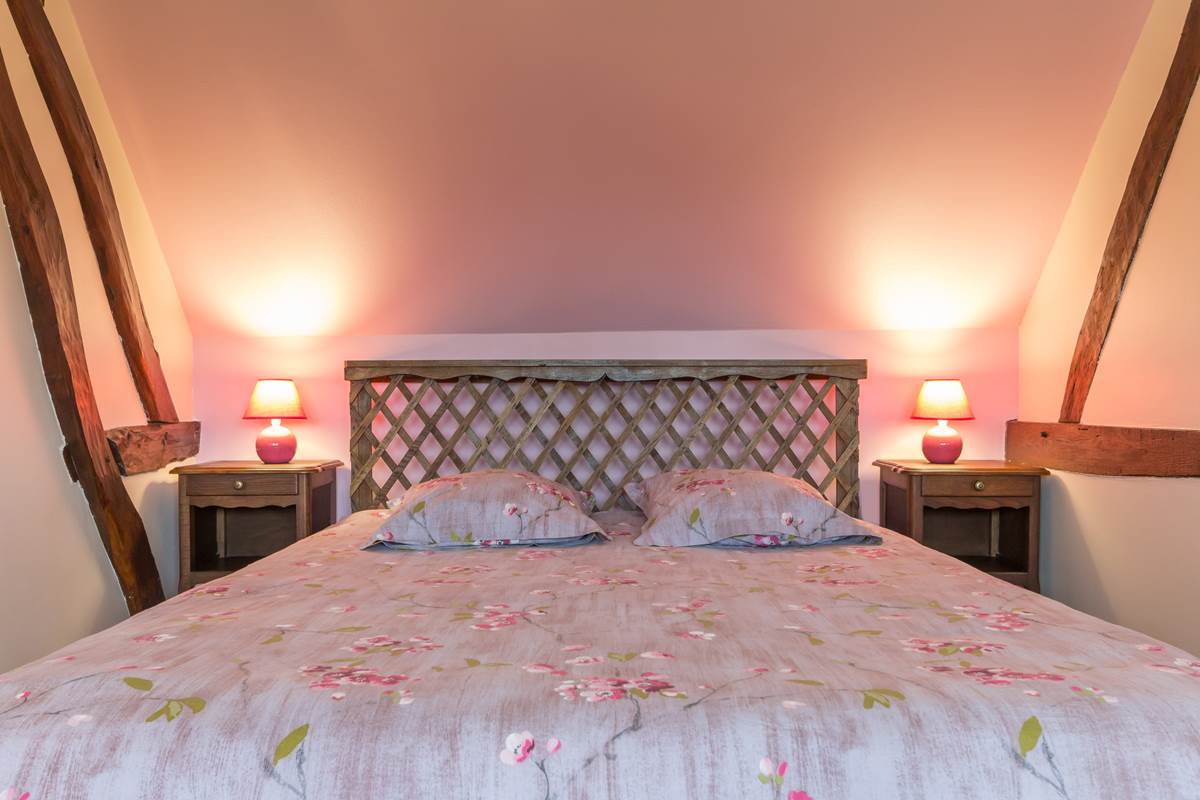 Lit queen size - Gîte du Petit Coq - aux3nidsfleuris