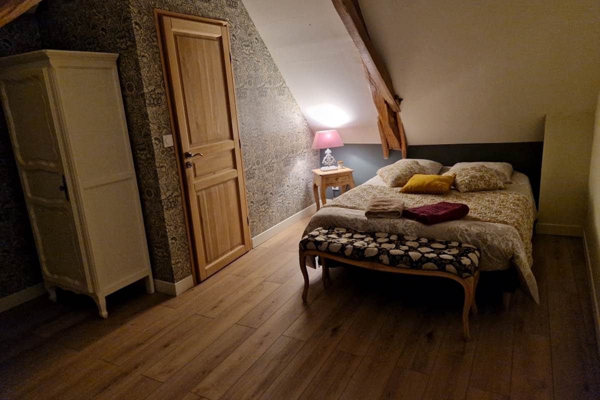 Chambre Jeanne d’Arc du gîte en Touraine, décoration et ambiance raffinée