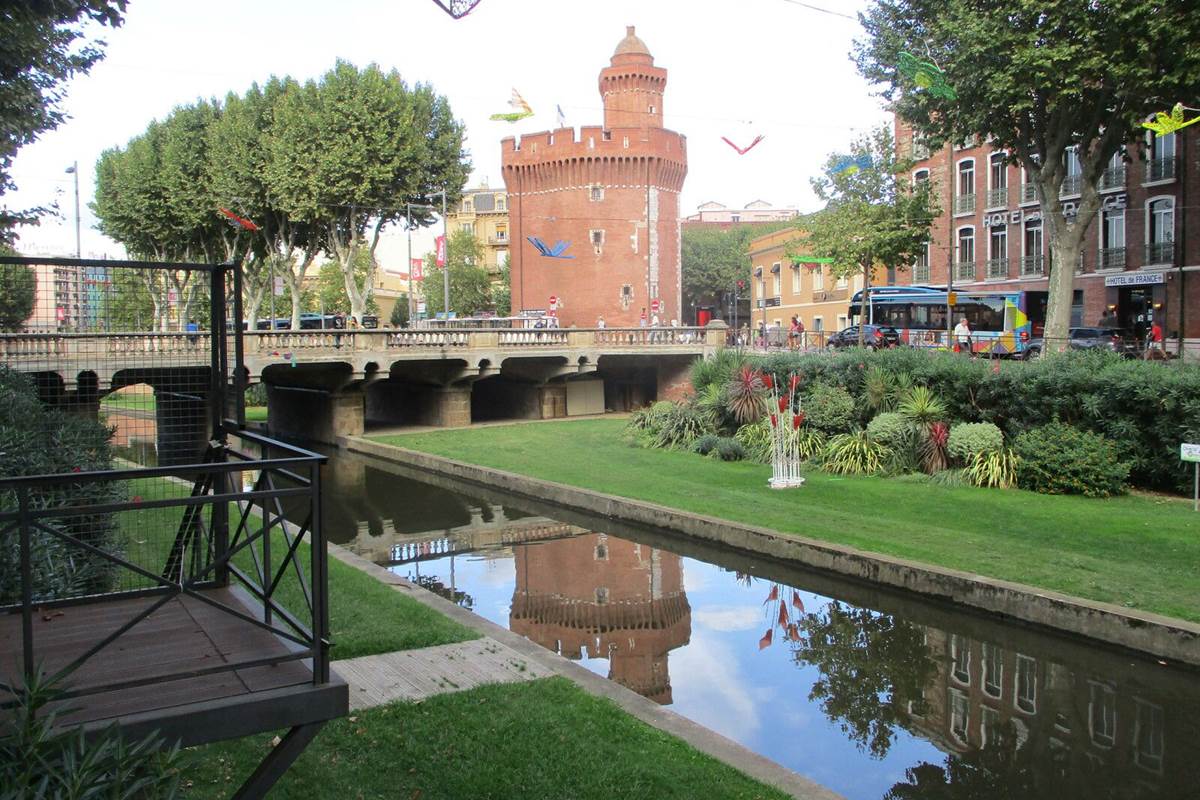 Vue de la Basse sur le Castillet