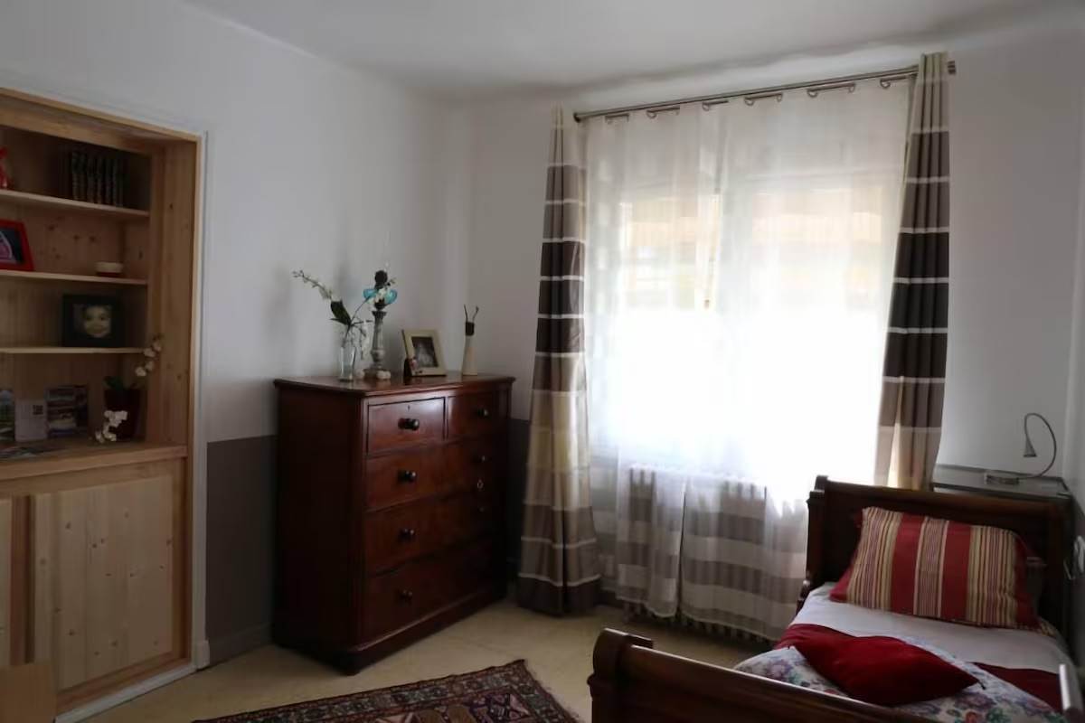 Serenity home_villa_conviviale_chambre_rouge_double couchage