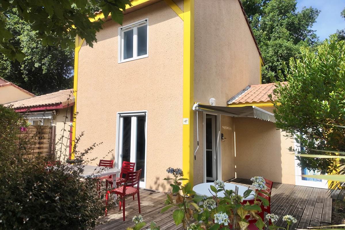terrasse privative et salon de jardin