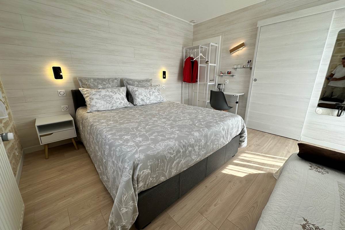 Chambre avec coin dressing