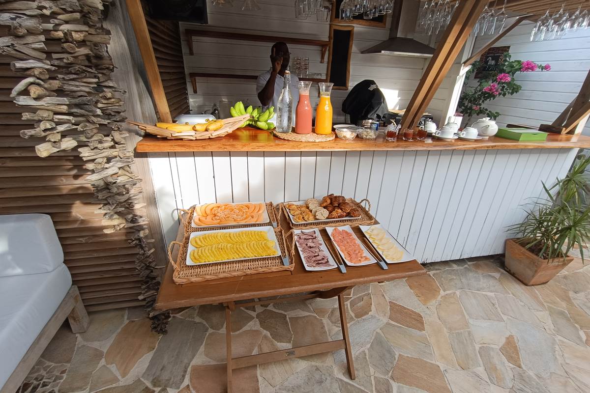 Petit-déjeuner disponible sur demande