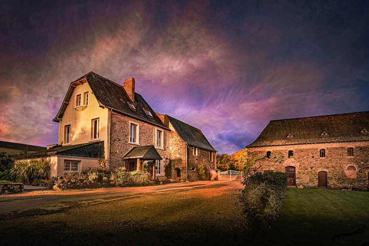 le-manoir-de-la-vielle-douve-Ian-Strachan