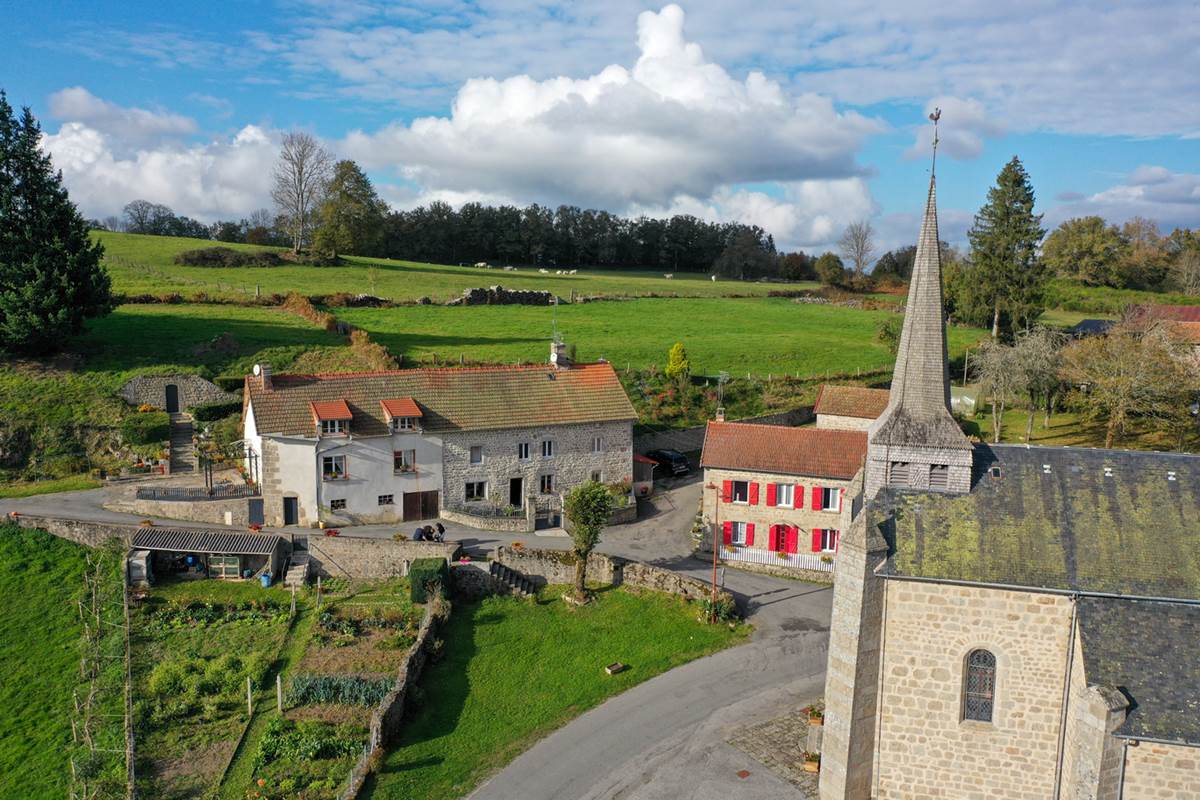 Gite la belle du clocher St pardoux d'arnet proche Crocq Terra Aventura