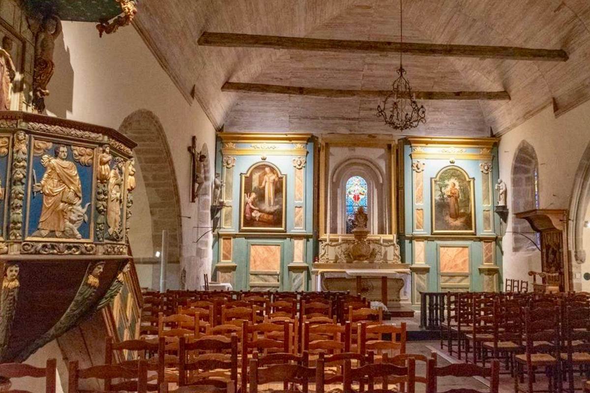 Eglise du XVème s. édifiée sur la base d'une chapelle du XIIIe siècle. Classée monument historique.