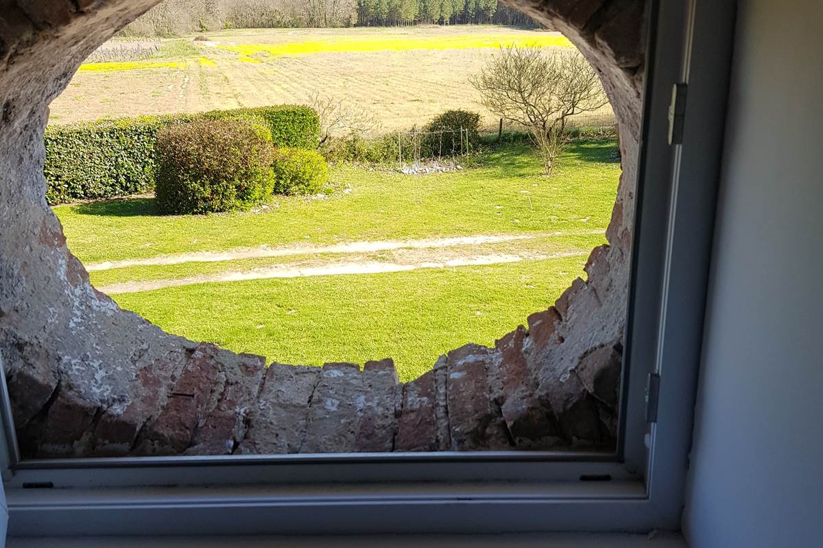 Vue sur les Pyrénées et la campagne de la 2ème chambre