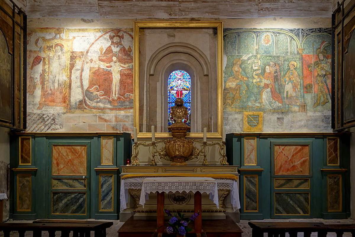 Eglise du XVème s. édifiée sur la base d'une chapelle du XIIIe siècle. Classée monument historique.