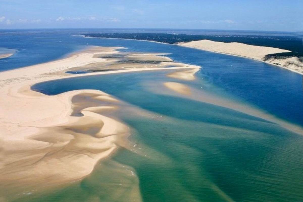 plage-du-cap-ferret-vue-bassin-arcachon-balade-en-couple.jpg
