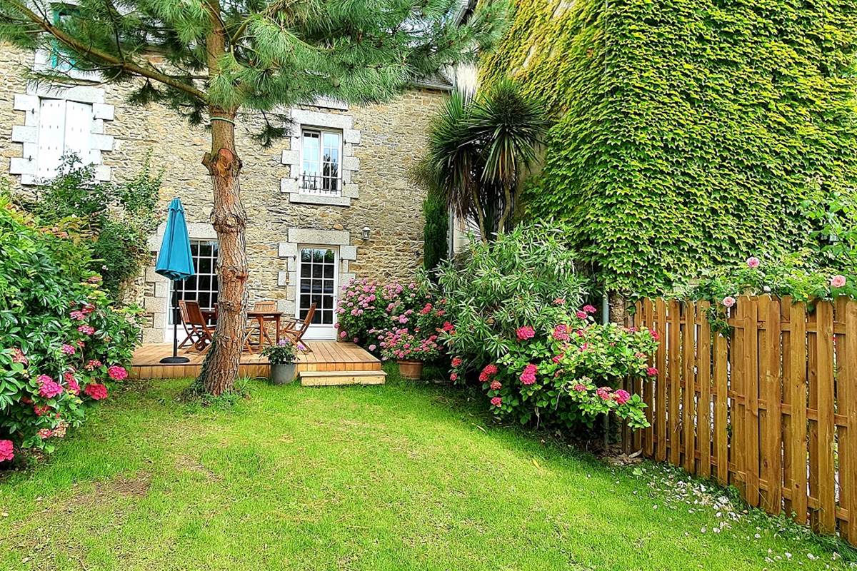 jardin clos de 200 m²