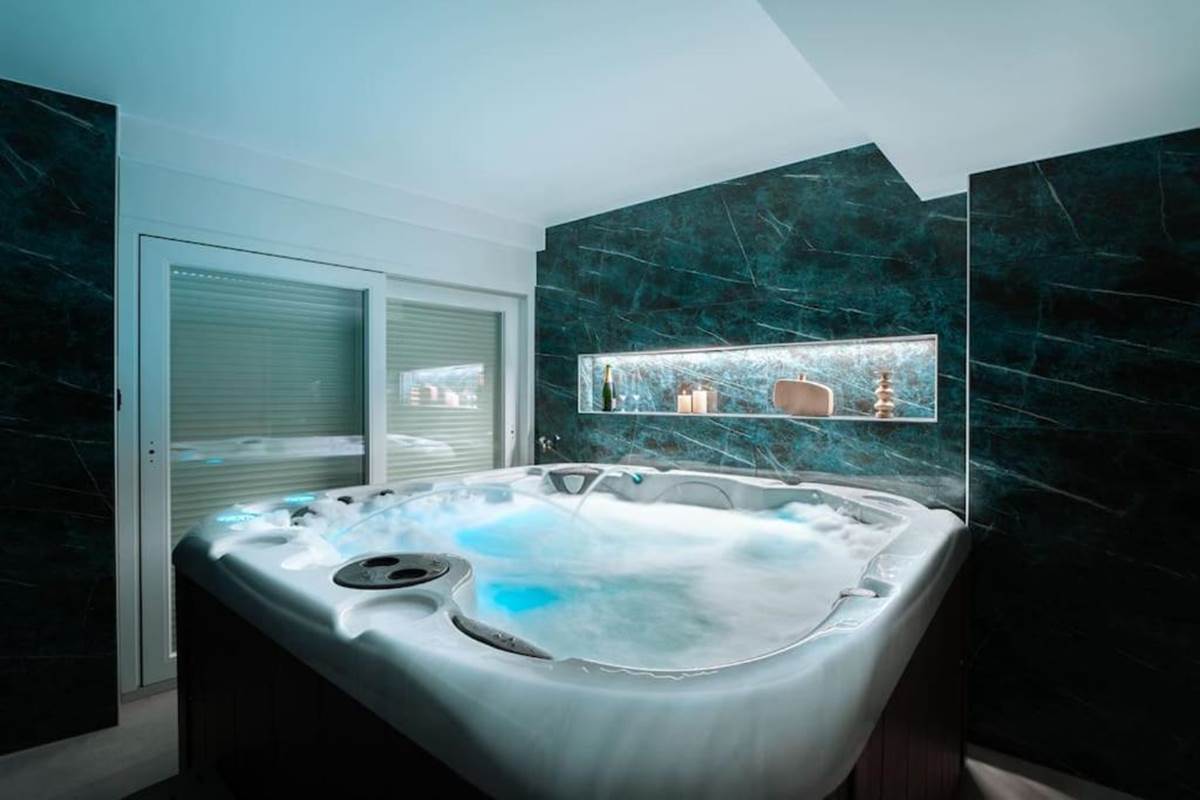 GITE-LA-RUINE-Jacuzzi