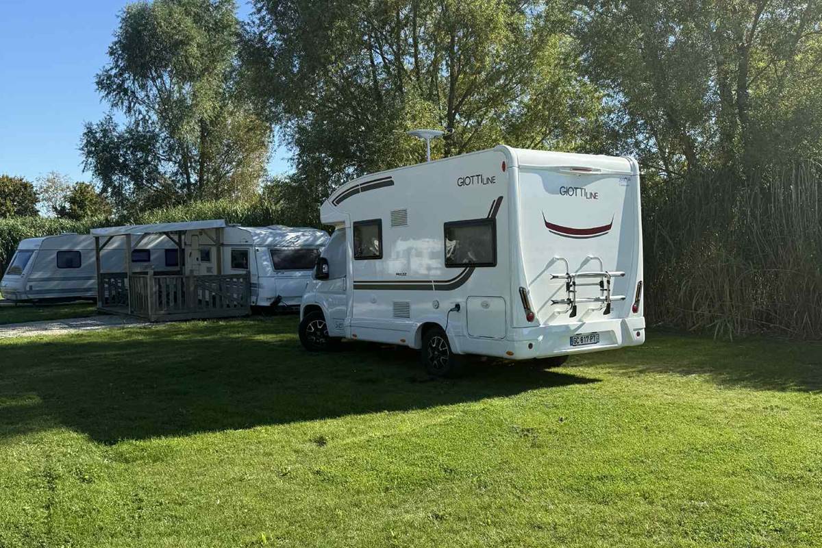 CAMPING