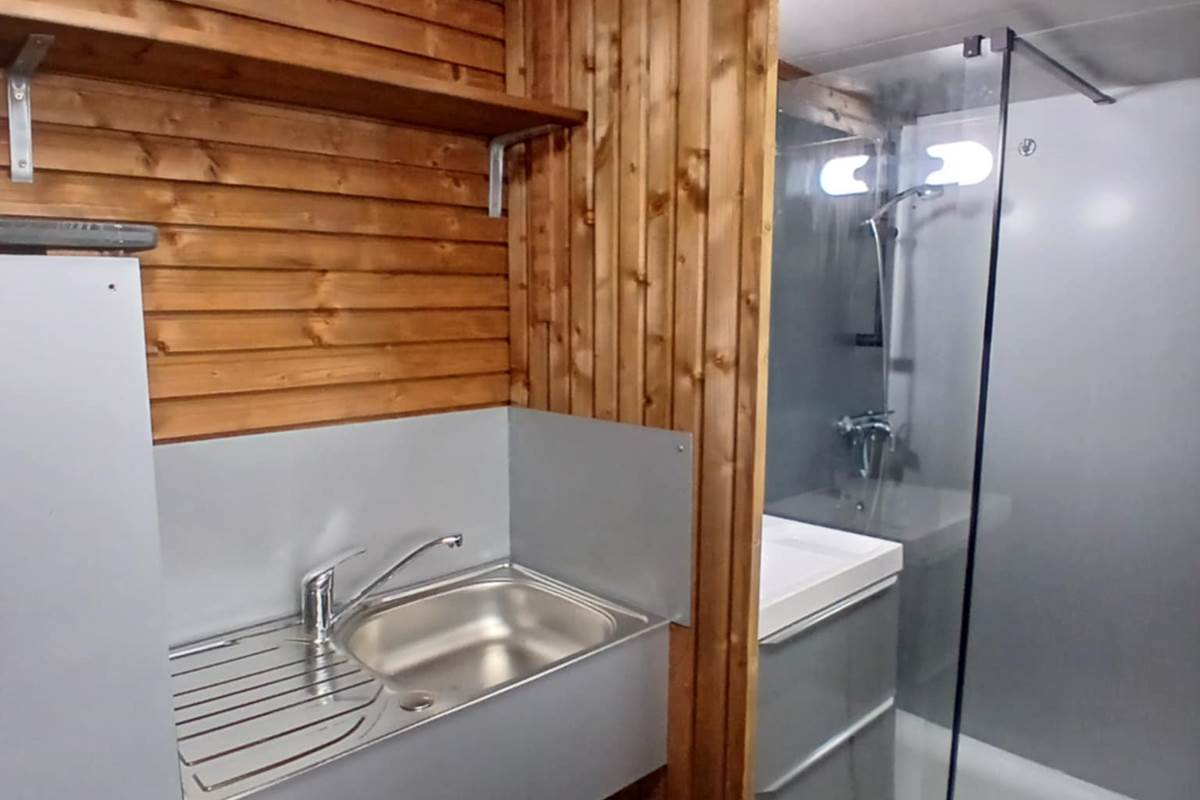 Salle de bain et coin vaisselle