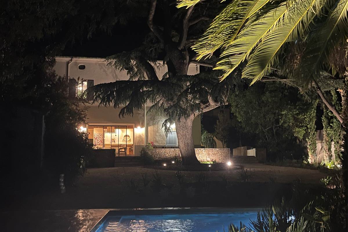 Piscine nuit maison