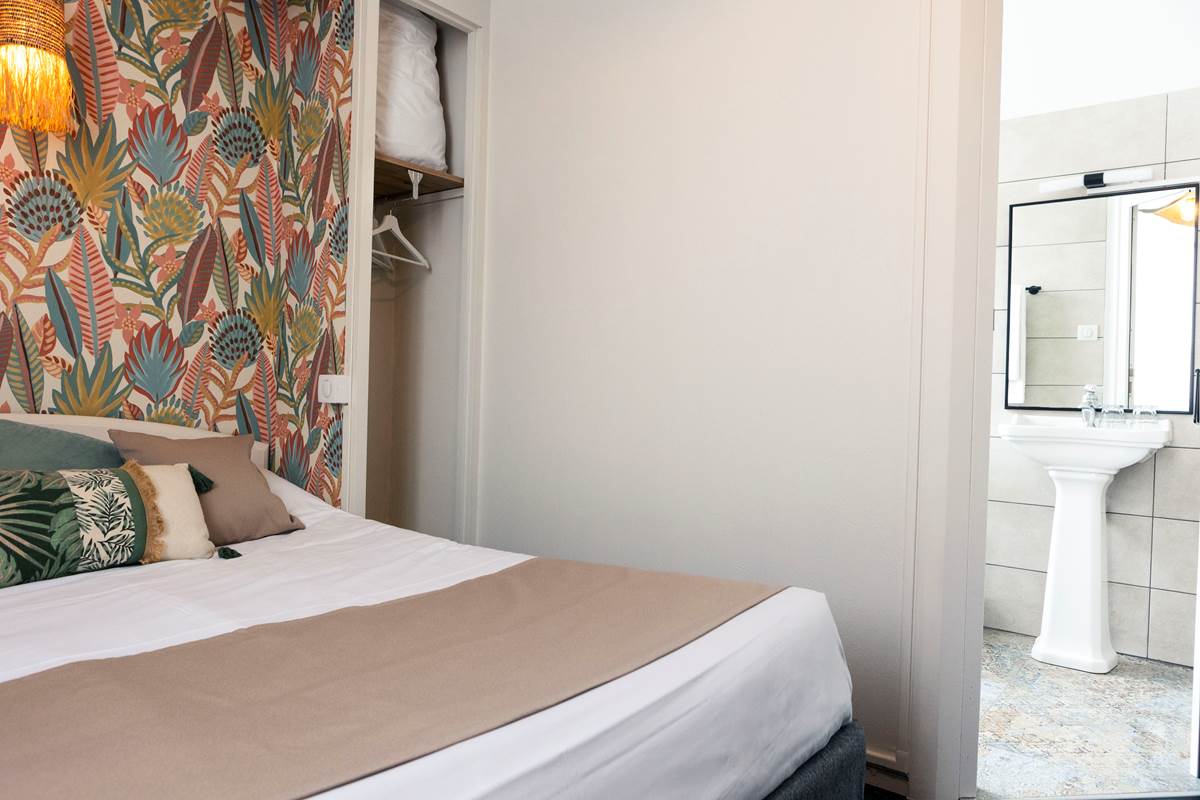 hotel La Villa Rose Marie Saint Brevin océan chambre familiale 4 personnes lit double lit superposé douche petit déjeuner diner restaurant terrasse sous les pins