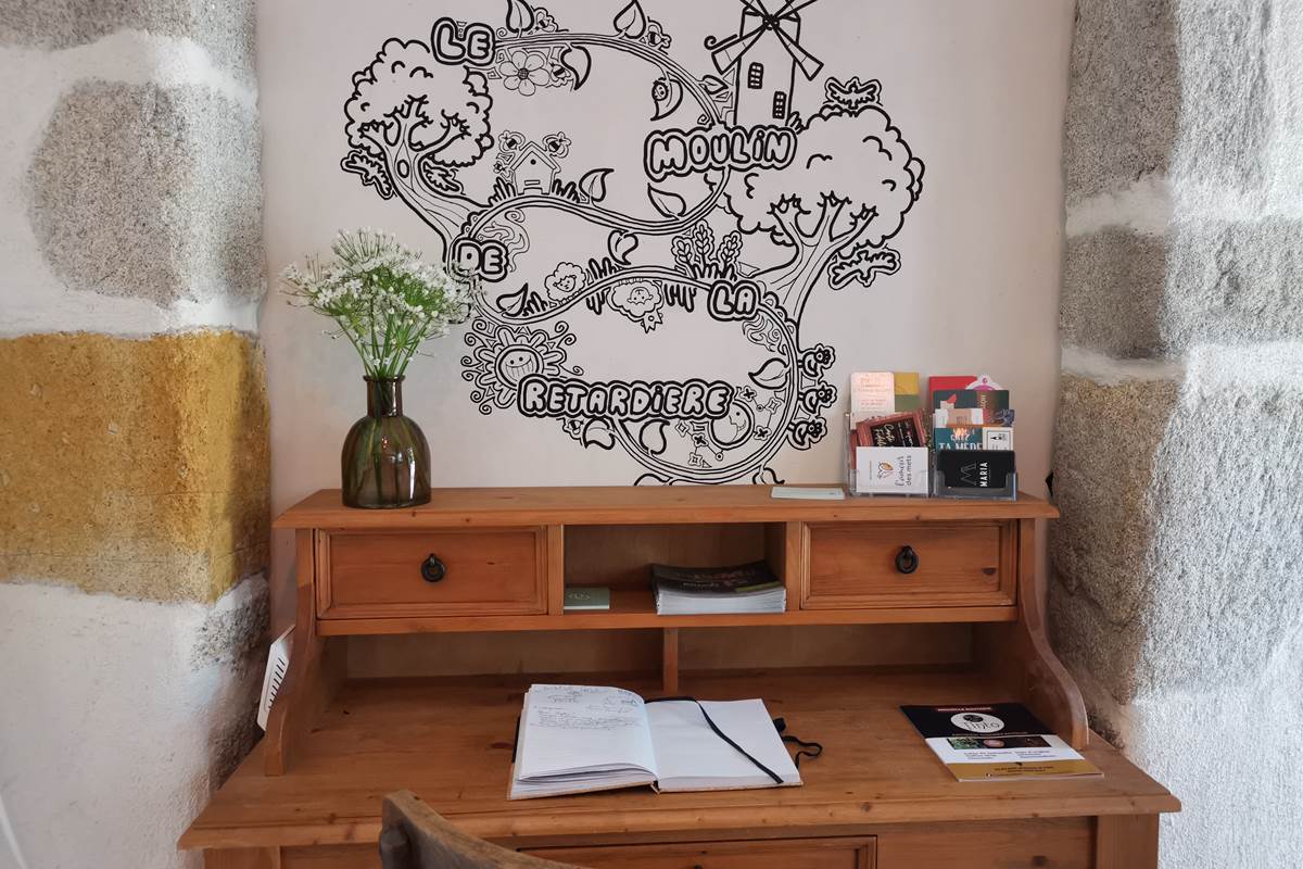 Le livre d'or mis à disposition, moulin de La Retardière