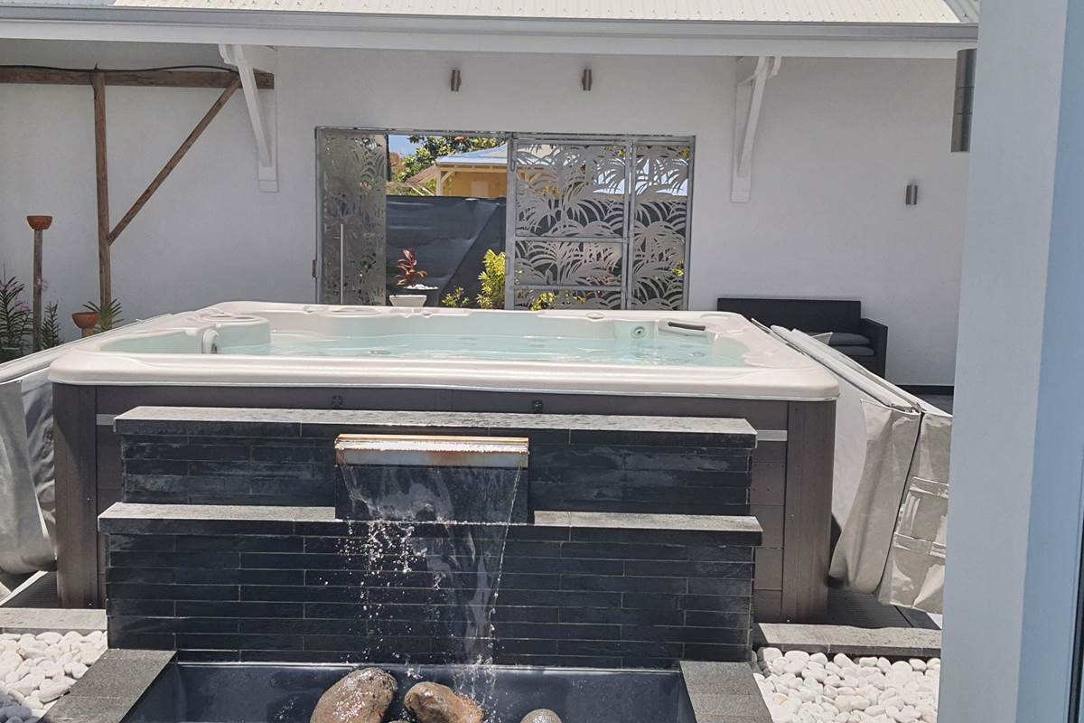 Jacuzzi avec cascade