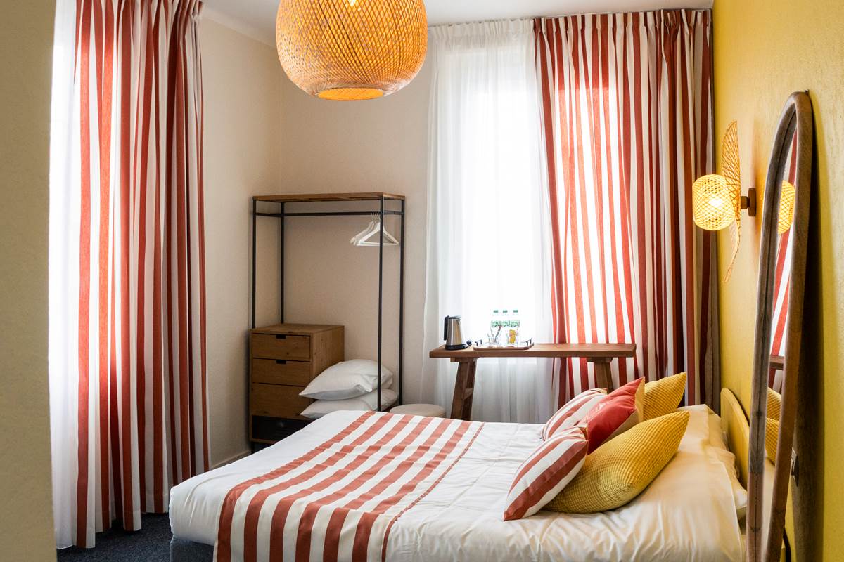 Hotel La Villa Rose Marie saint brevin océan chambre triple lit double lit simple grande douche petit déjeuner diner restaurant terrasse sous les pins