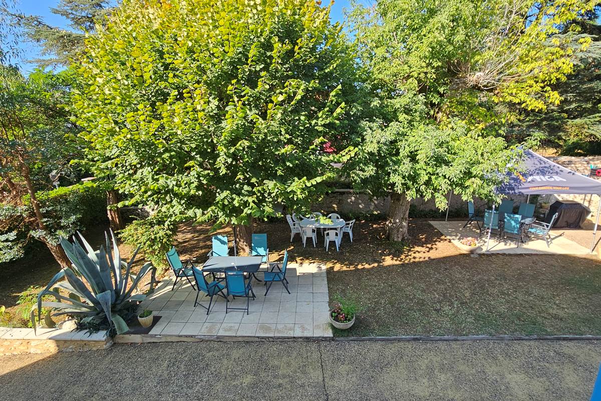 Vue-chambre-jaune-terrasse-Dordogne