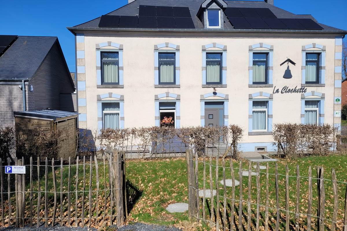 Nouveaux châssis fenêtres phoniques à l'étage