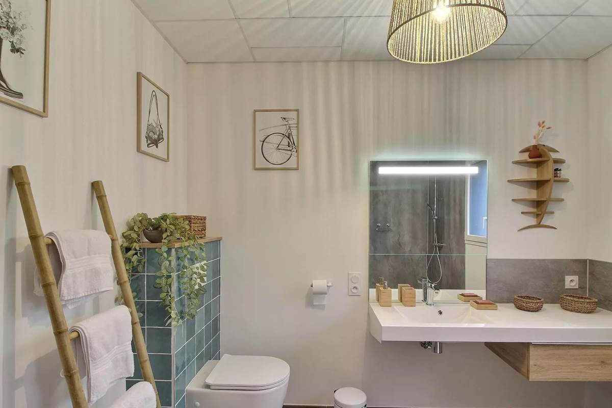 Salle d'eau "un instant pour soi" avec grande douche à l'italienne