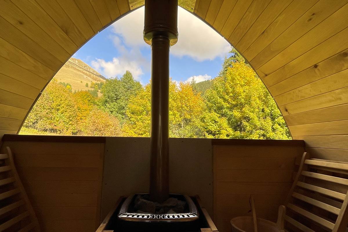 Sauna panoramique en automne