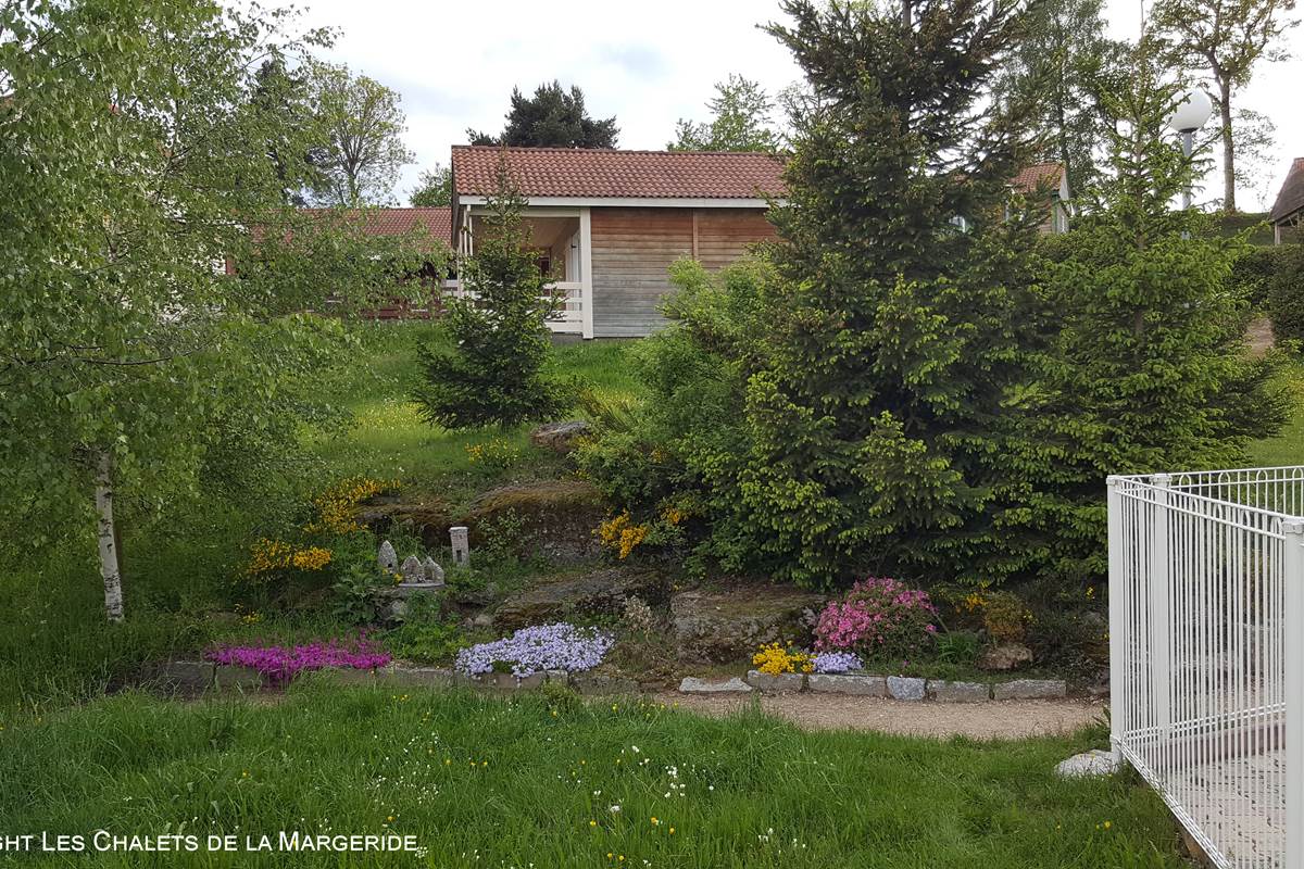 Les Chalets de la Margeride: Piscine 2
