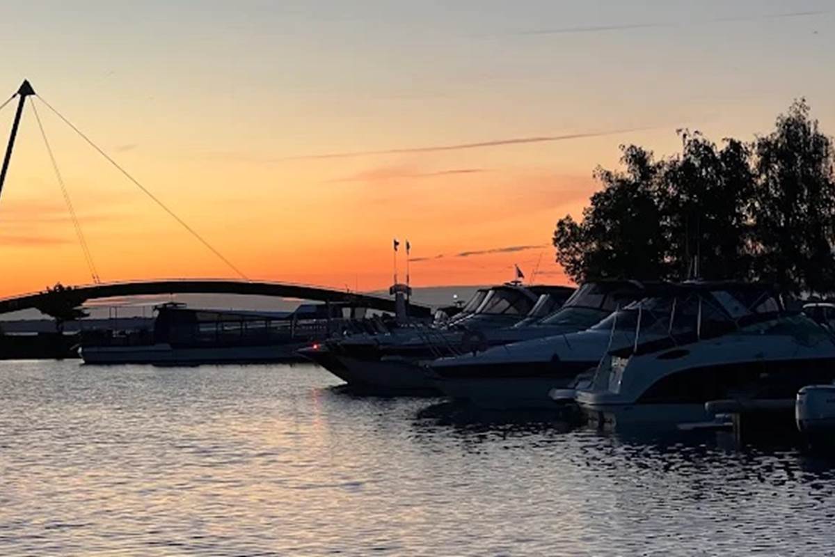 couché de soleil sur le port de giffaumont