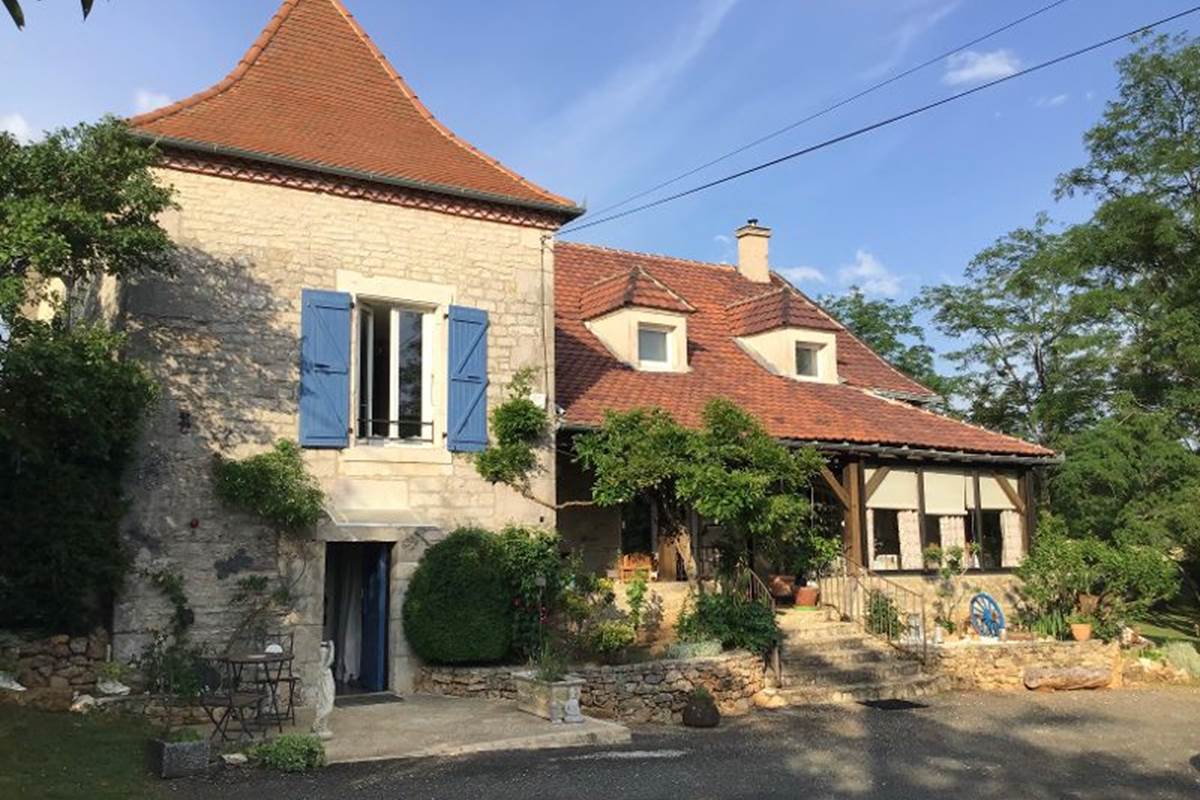 photo maison volet ouvert