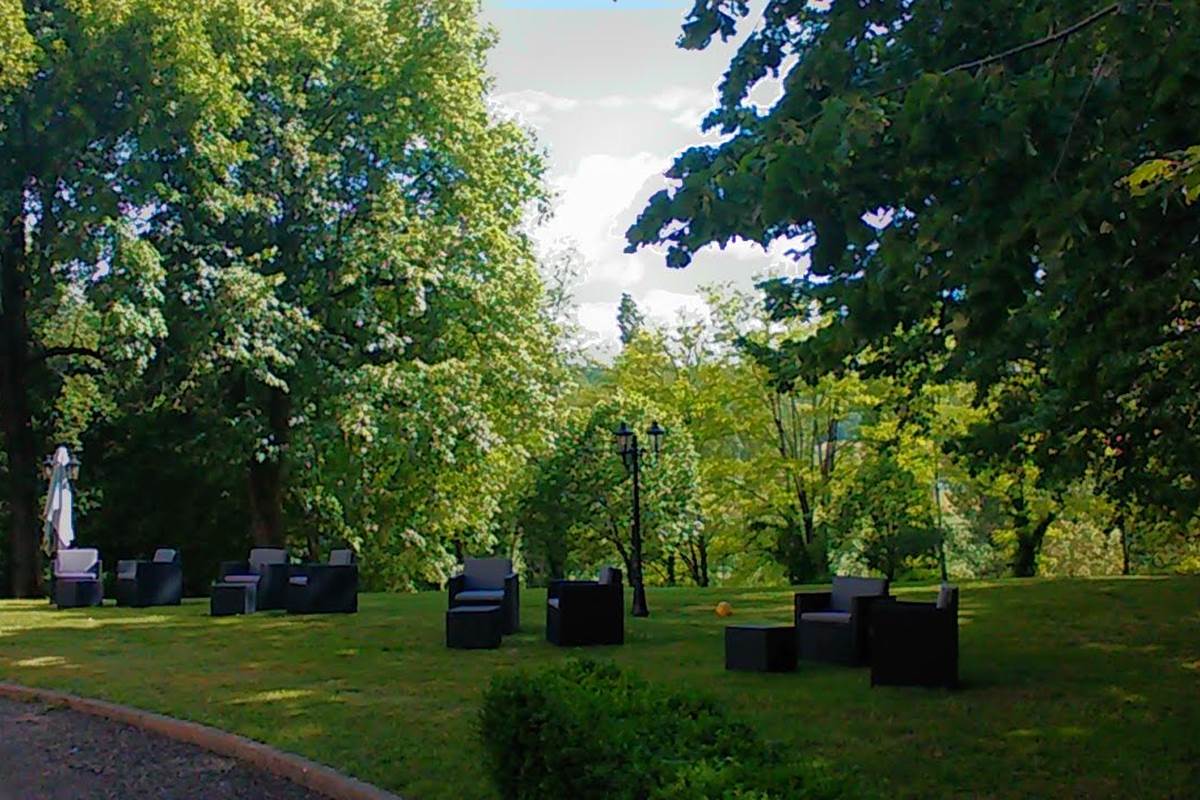 Détente dans le parc devant le Château