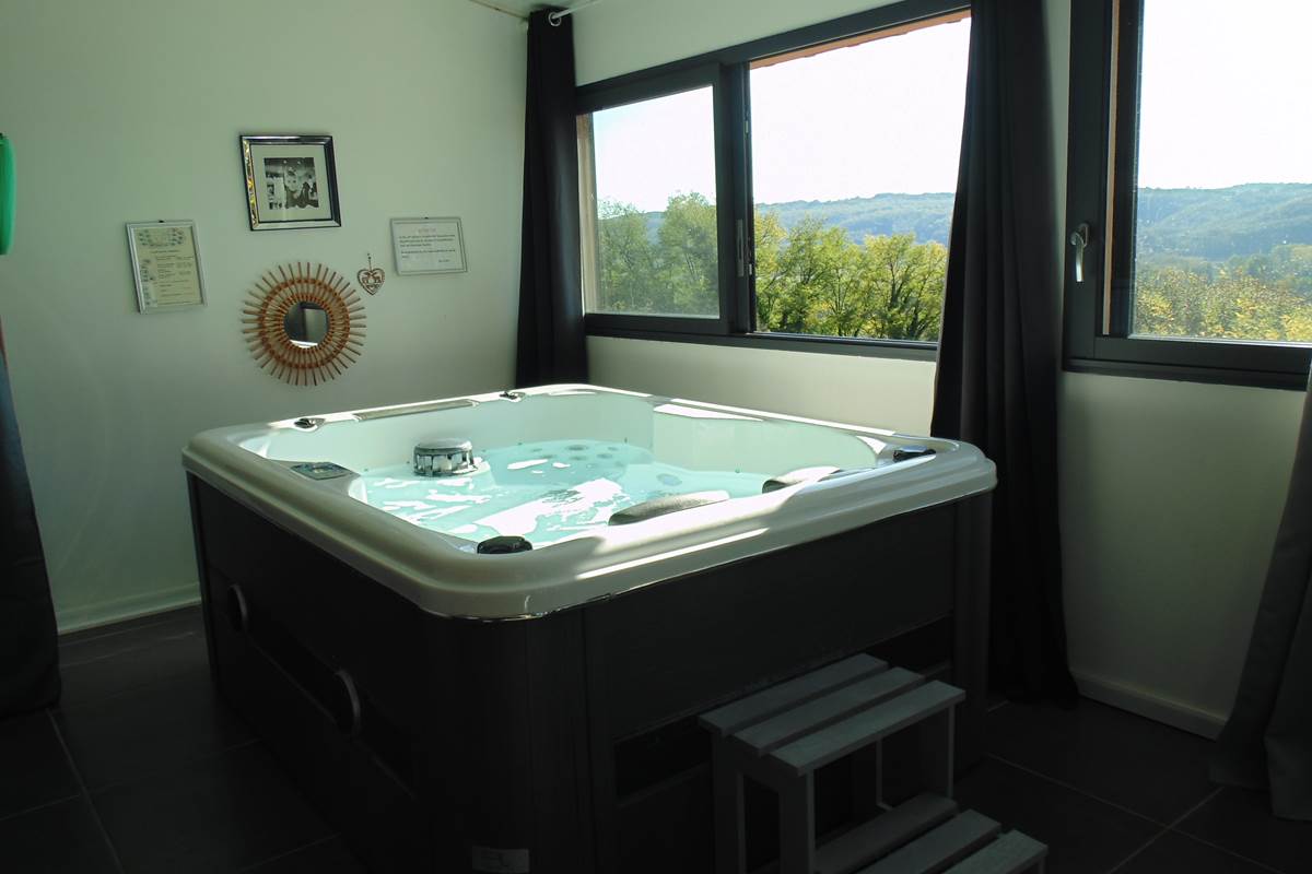 Spa privatif L'Hirondelle