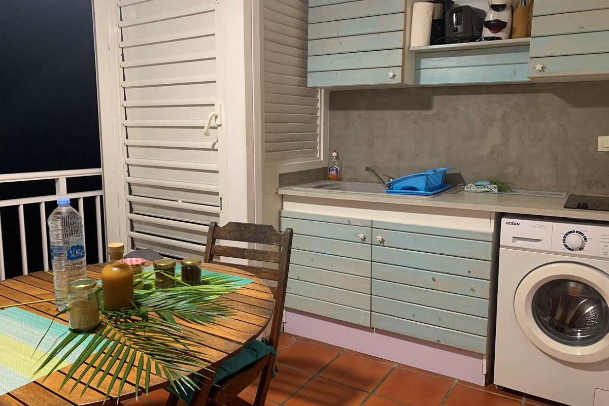 Cuisine extérieure avec lave-linge