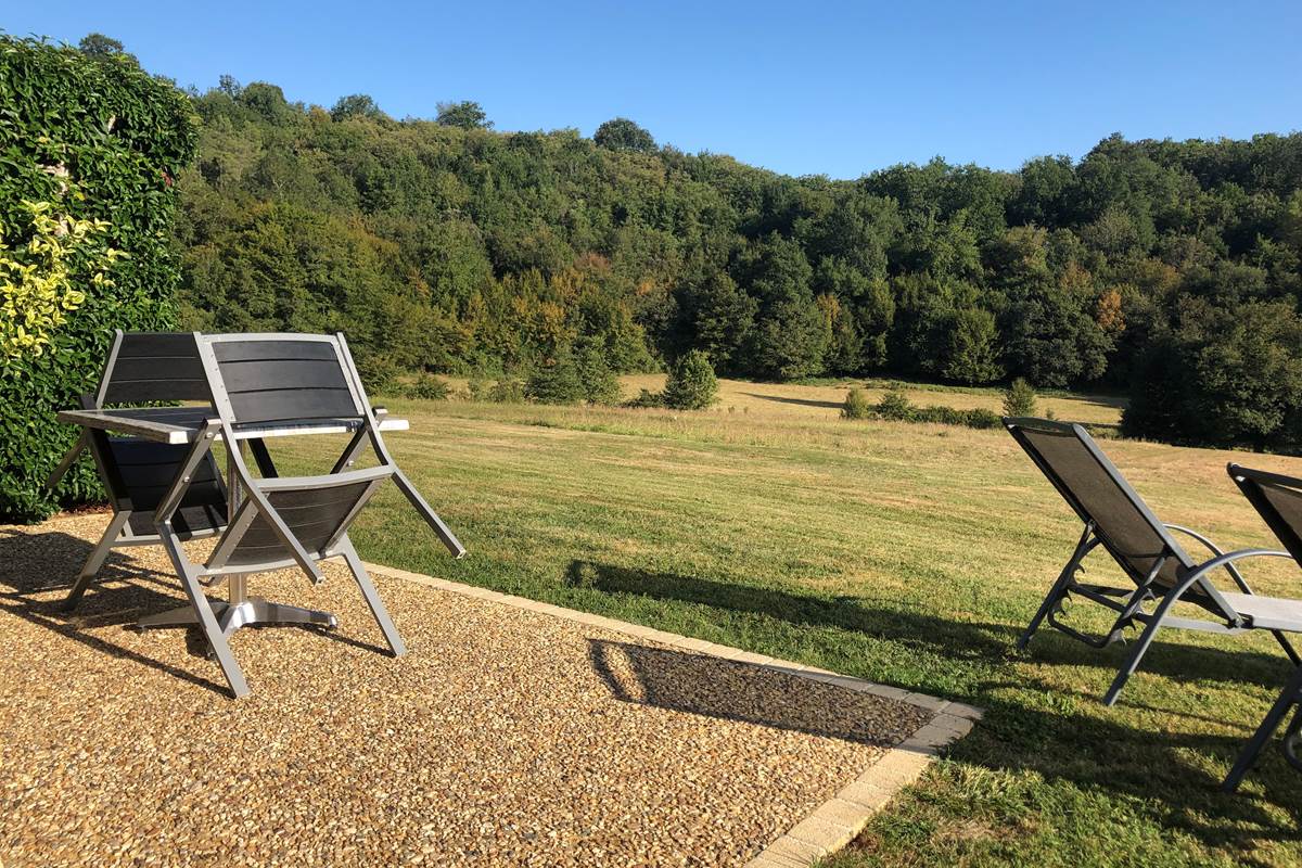 Champ de l'Hoste. Larzac. Suite côté pré. Vue extérieure, Terrasse.