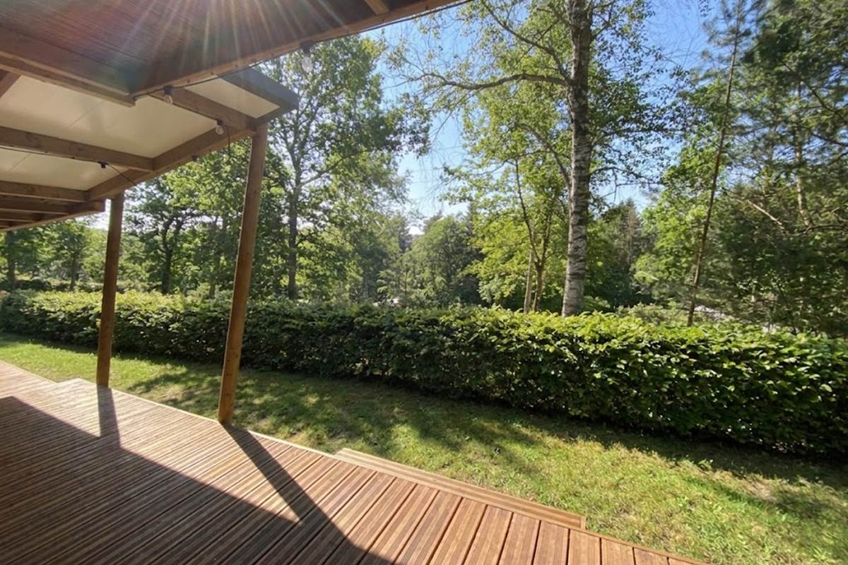 Grande terrasse couverte avec vue sur la Forêt