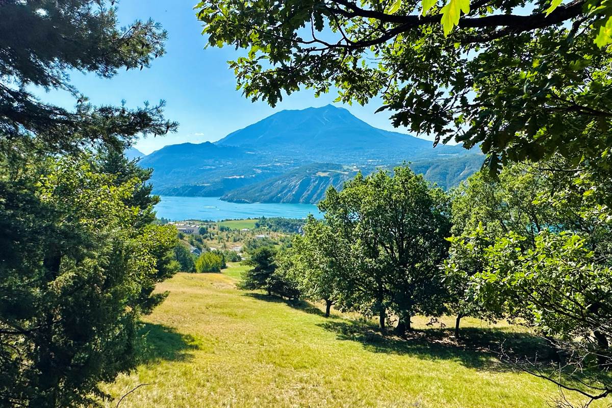 Le Bus Insolite - Vue sur le lac de Serre-Ponçon