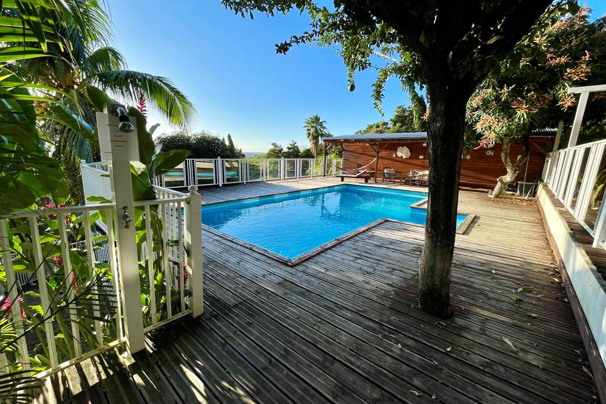 Piscine commune à la résidence