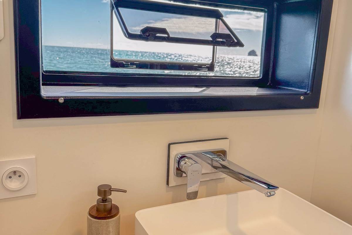 des salles de douche lumineuses et design
