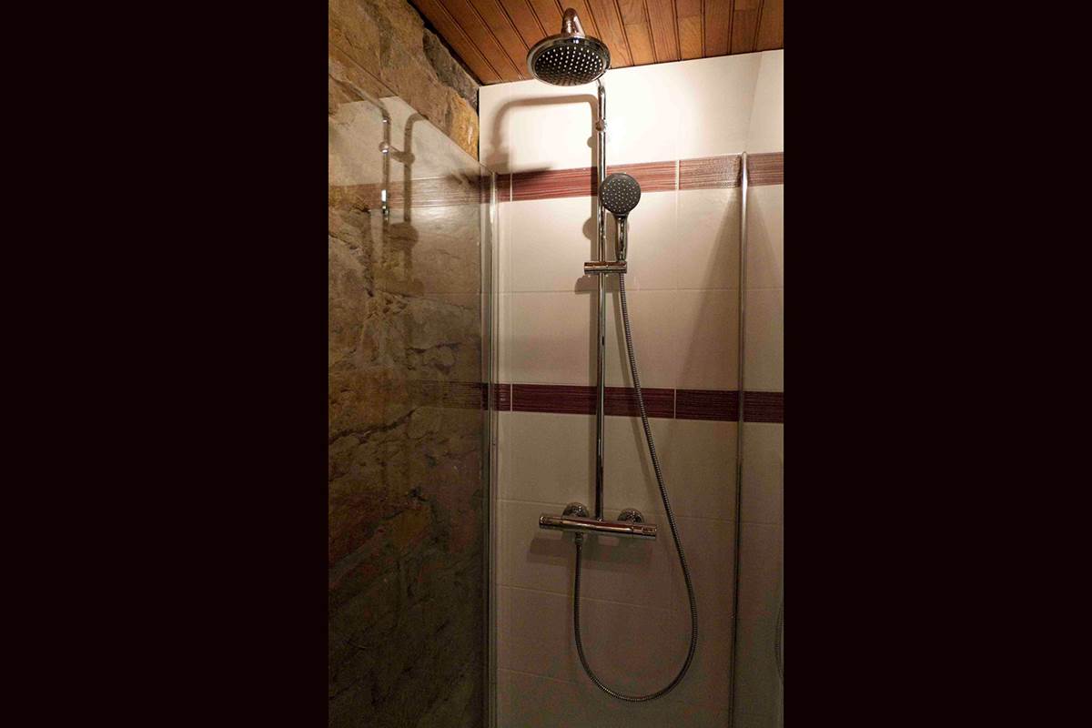 La douche à double pommeau.