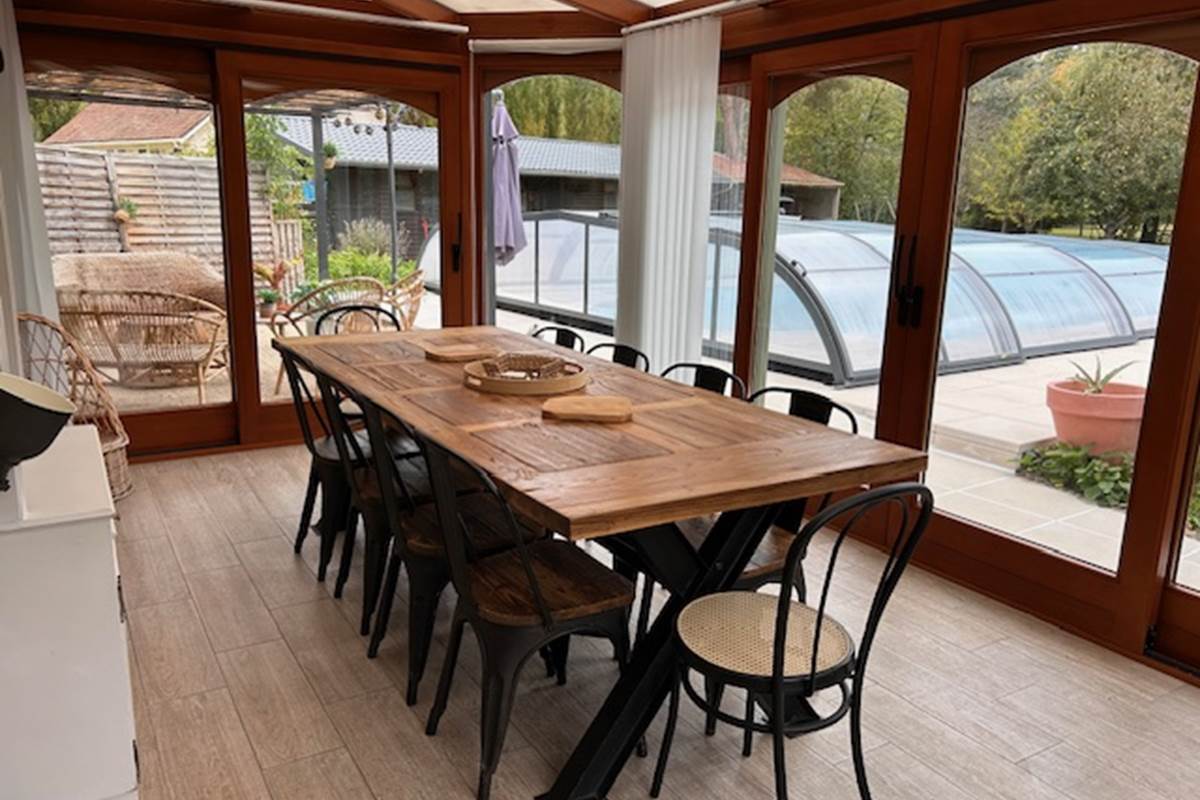 Véranda donnant sur la piscine /terrasse)